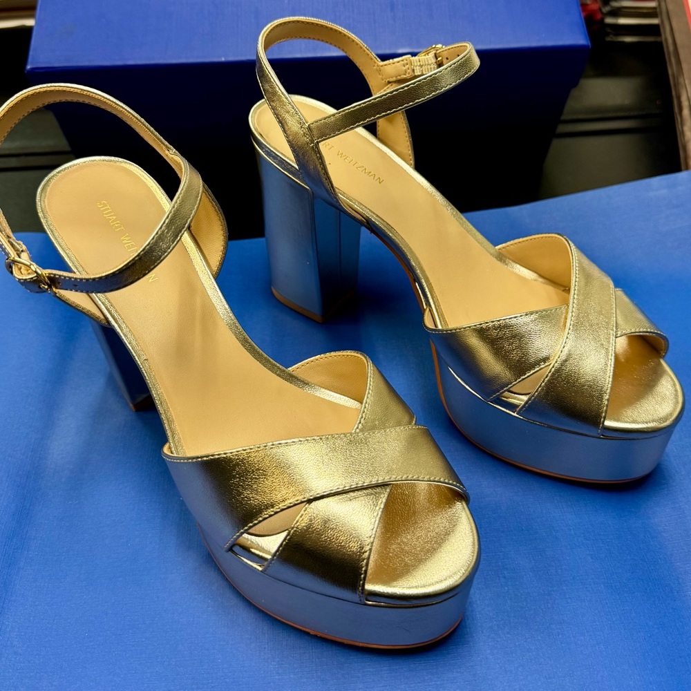 NIB Stuart Weitzman IVONA Sandals, Gold Platino Metallic Nappa, size 9 B (39.5) - Picture 2 of 15